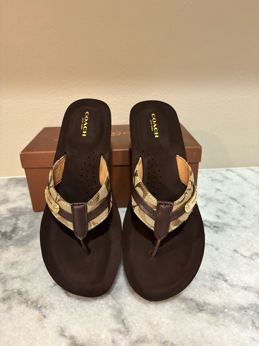 Jaden 8.5 Coach signature Flip Flops